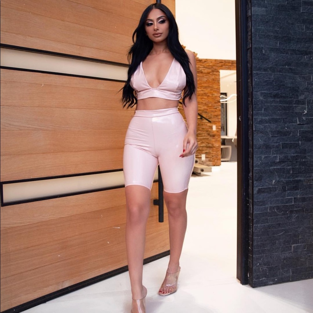 GORGEOUS BLUSH LATEX SET